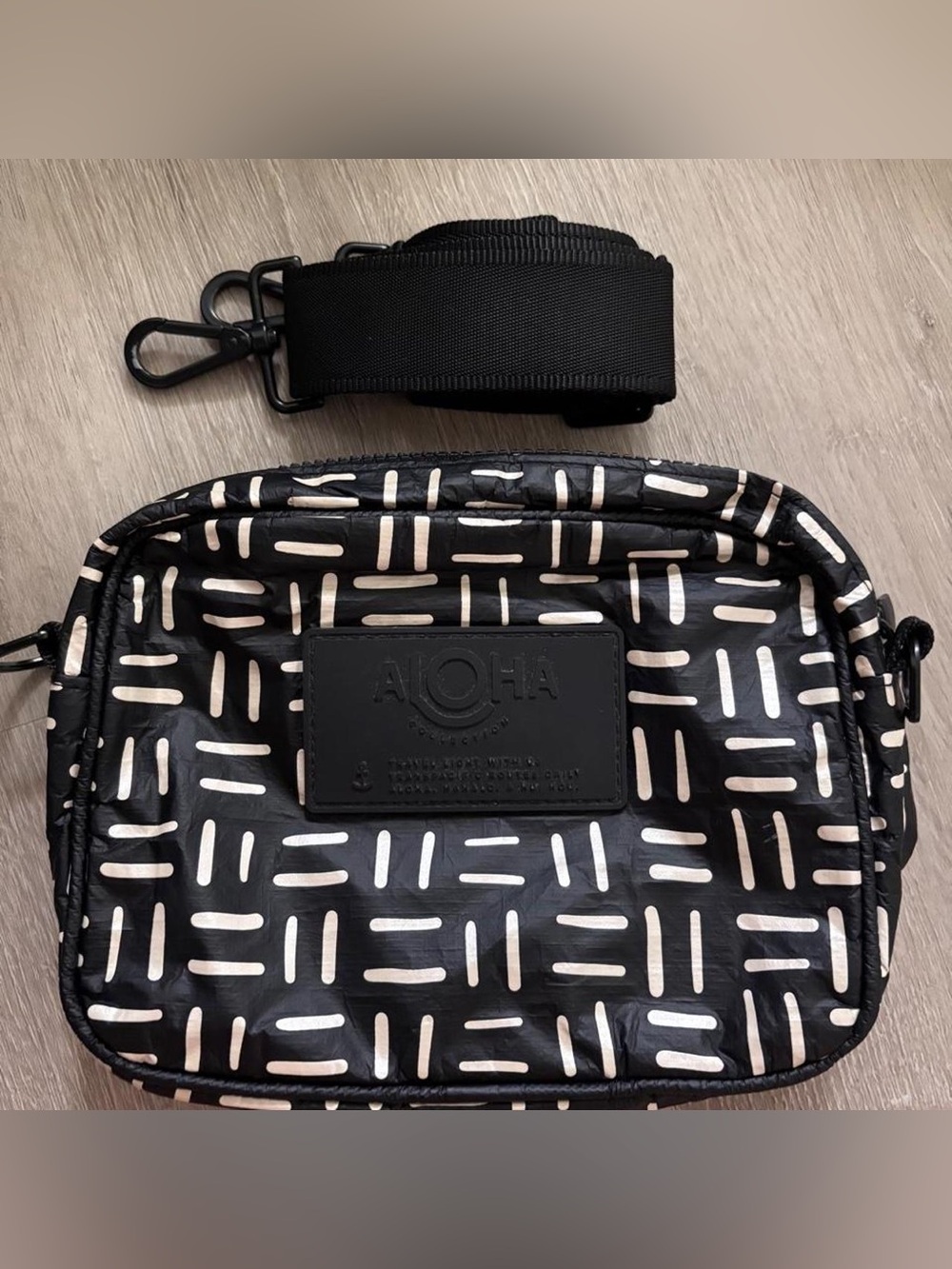 ALOHAS Black Crossbody Bag with Cream Dash Print
